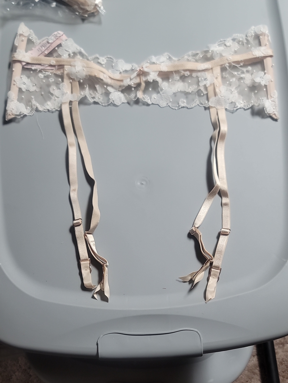 Victoria's secret Faux Pearl floral Lace embroidered garter belt XSMALL SMALL
